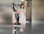 小姐姐穿起长靴很有型,小姐姐展现独特型格魅力