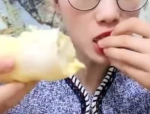 小姐姐精油按摩锁骨图片,小姐姐演绎舒缓身心的美丽瞬间