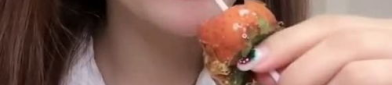 小姐姐吃草莓冰糖视频,小姐姐现场教学，甜蜜滋味尽在掌握