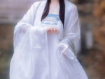 小姐姐精油按摩锁骨图片,小姐姐演绎舒缓身心的美丽瞬间